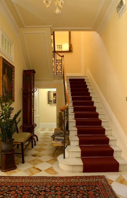 Bed and Breakfast Trentatre Флоренция 5*,  Италия