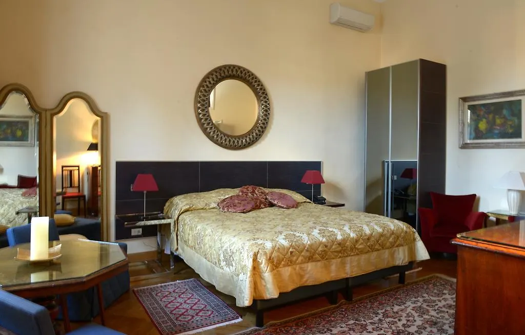 Bed and Breakfast Trentatre Флоренция 5*,  Италия