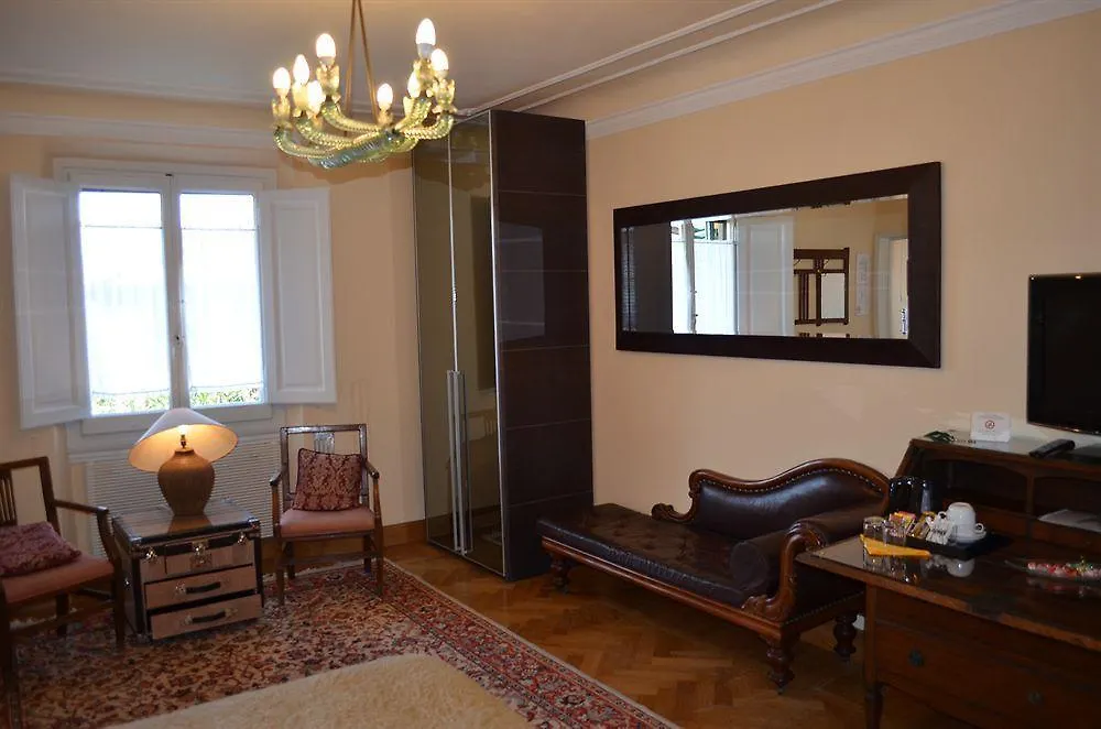 Bed and Breakfast Trentatre Флоренция 5*,  Италия